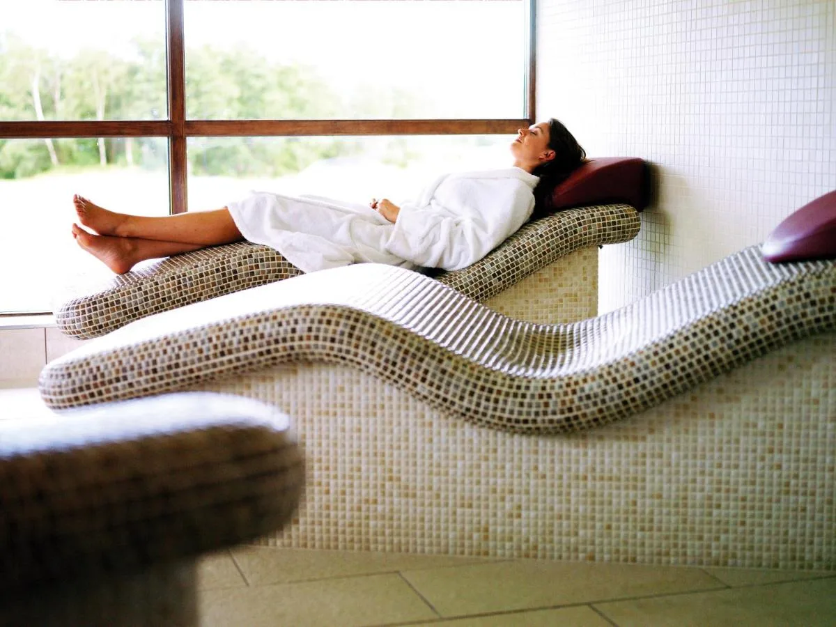 Spa relaxation lounger